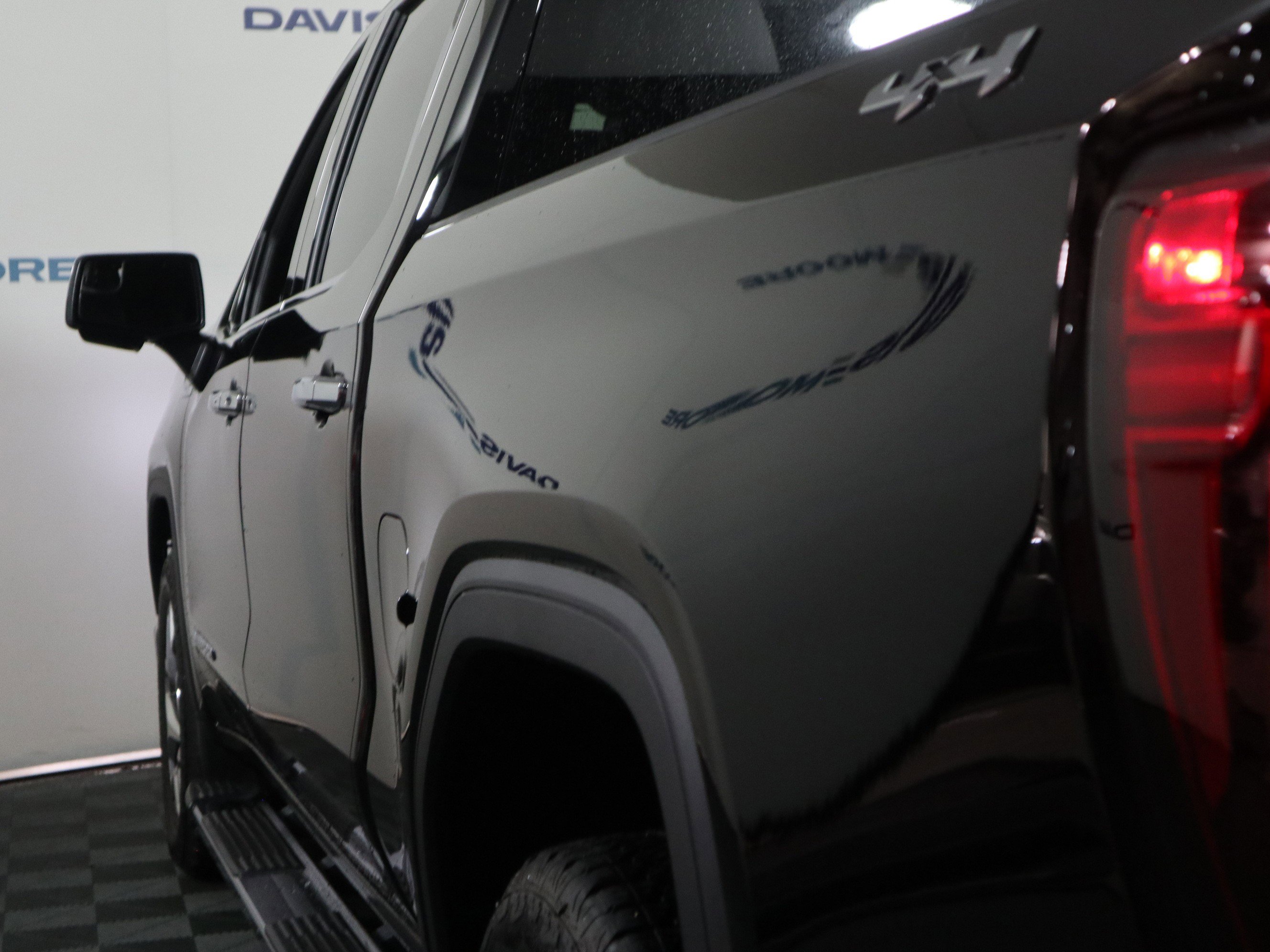 Used 2024 GMC Sierra 1500 SLT w/ SLT Premium Package image 10