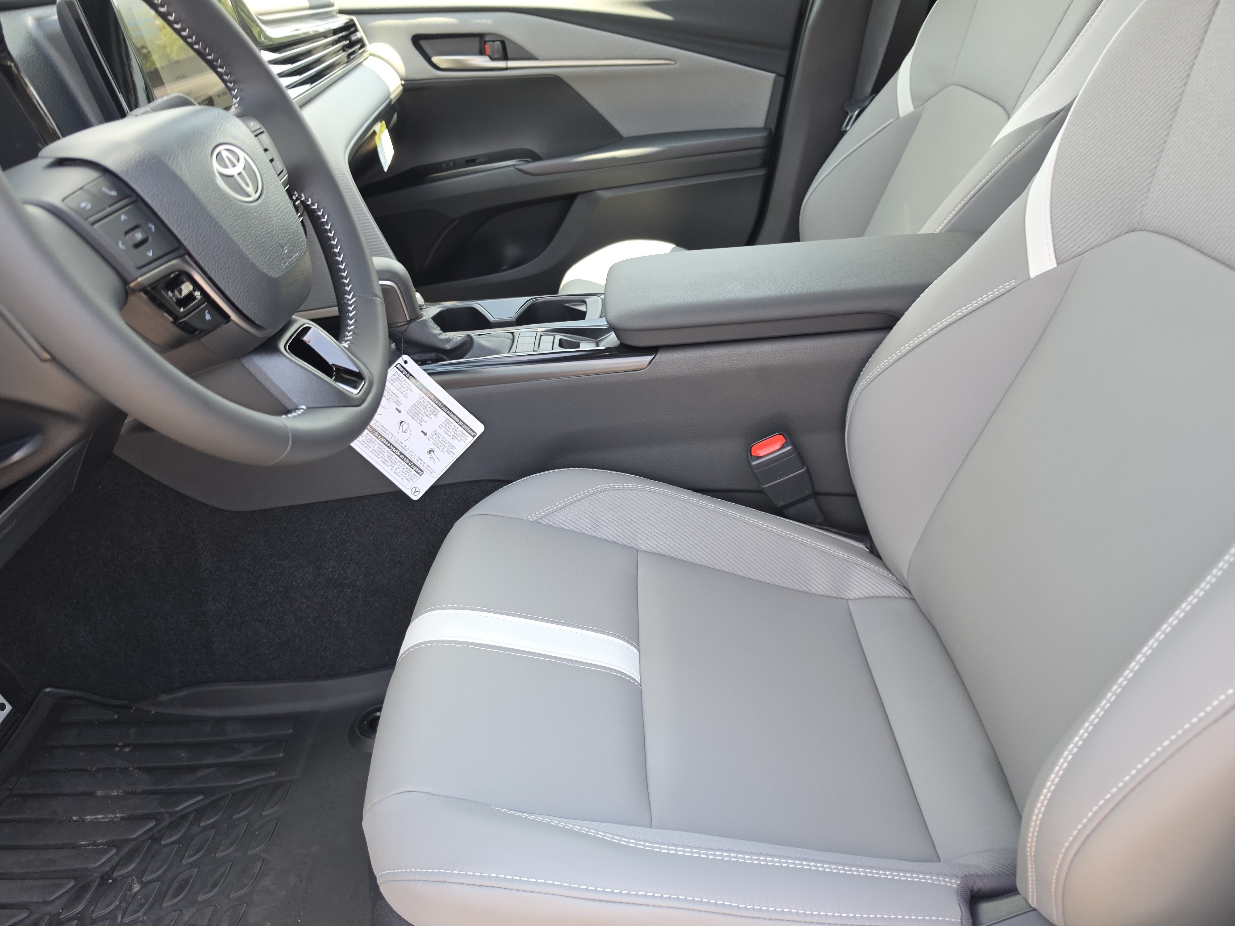 Used 2026 Toyota Camry SE w/ Convenience Package FWD image 9