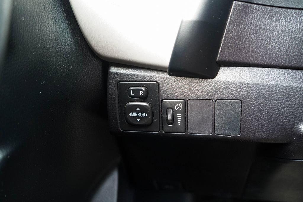 Used 2018 Toyota Corolla LE w/ Carpet Mat Package (TMS) image 26