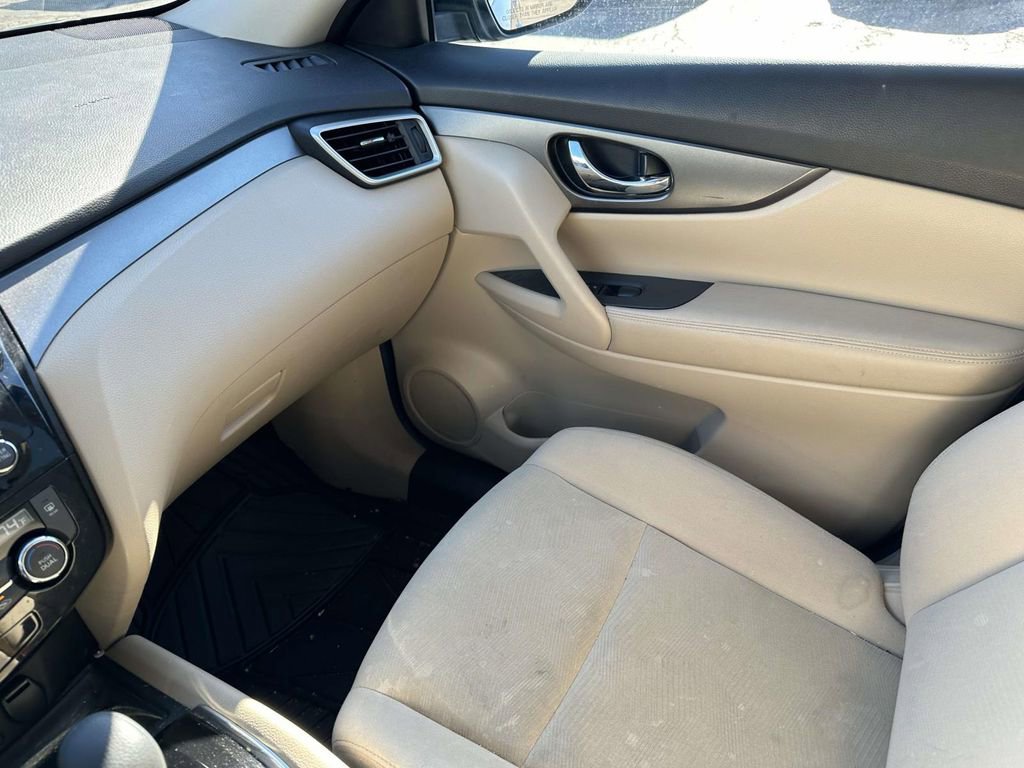 Used 2016 Nissan Rogue SV image 40