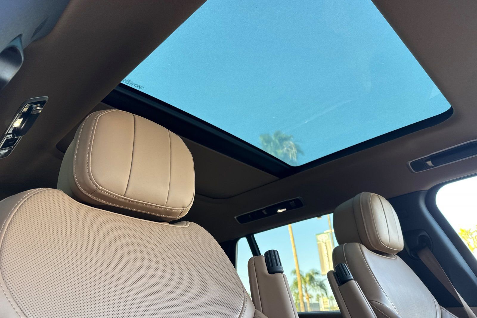 Certified 2023 Land Rover Range Rover Long Wheelbase SE image 18