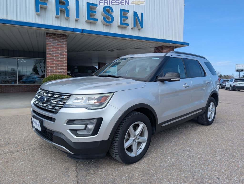 Used 2017 Ford Explorer XLT w/ Equipment Group 202A image 1