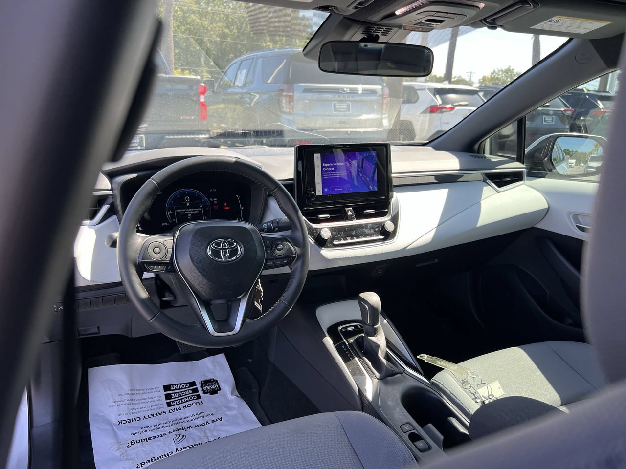 Used 2026 Toyota Corolla SE FWD image 30