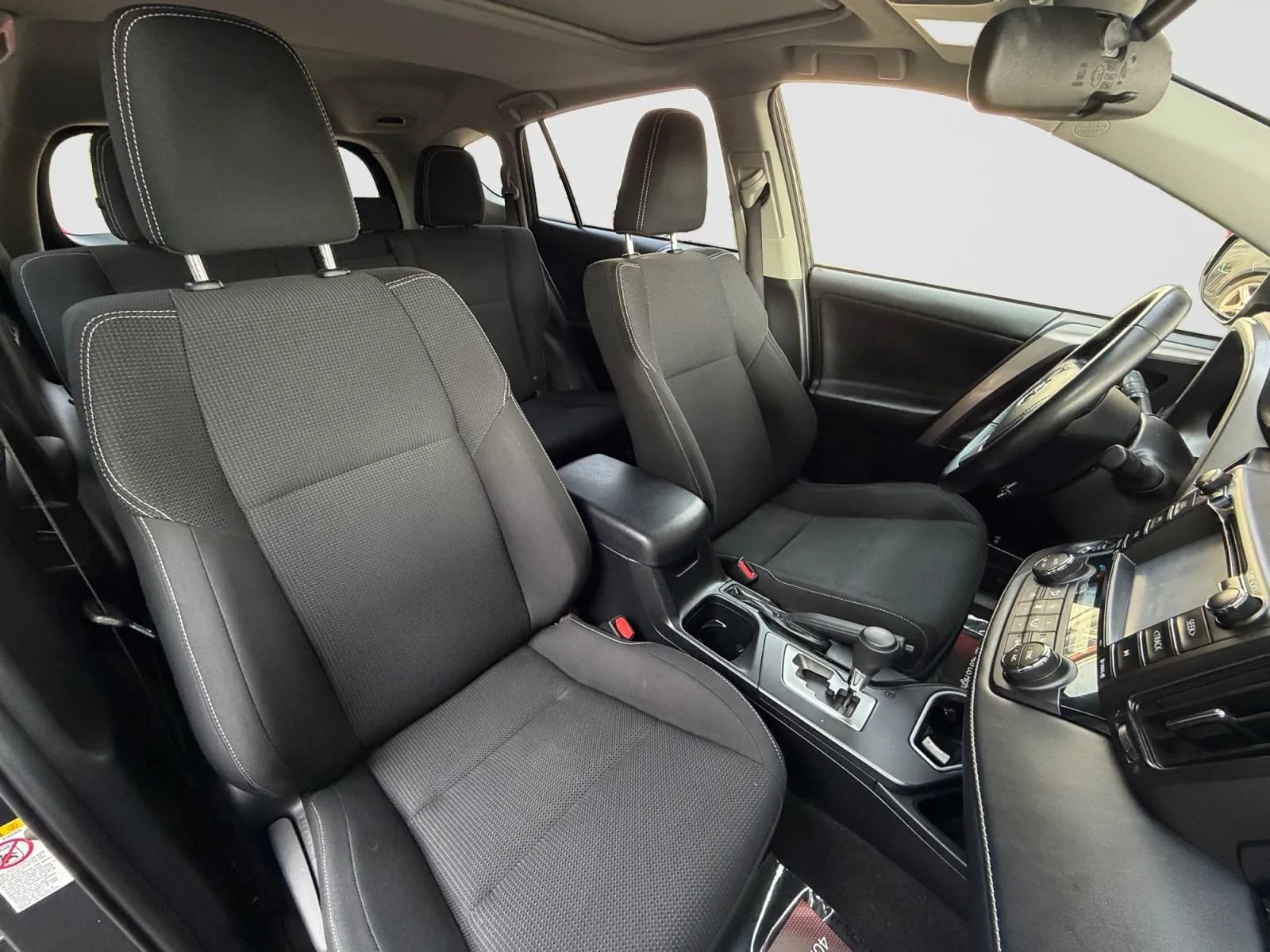 Used 2018 Toyota RAV4 XLE AWD/4WD image 21