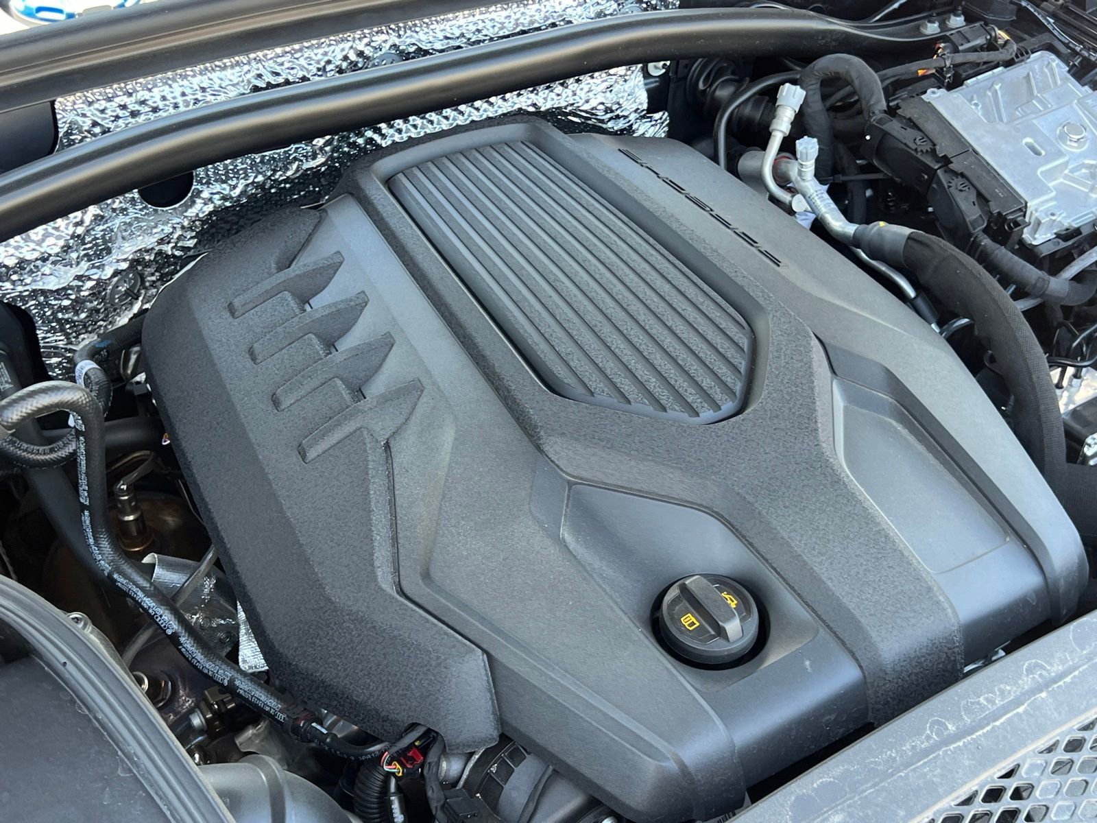Certified 2025 Porsche Macan AWD/4WD image 35