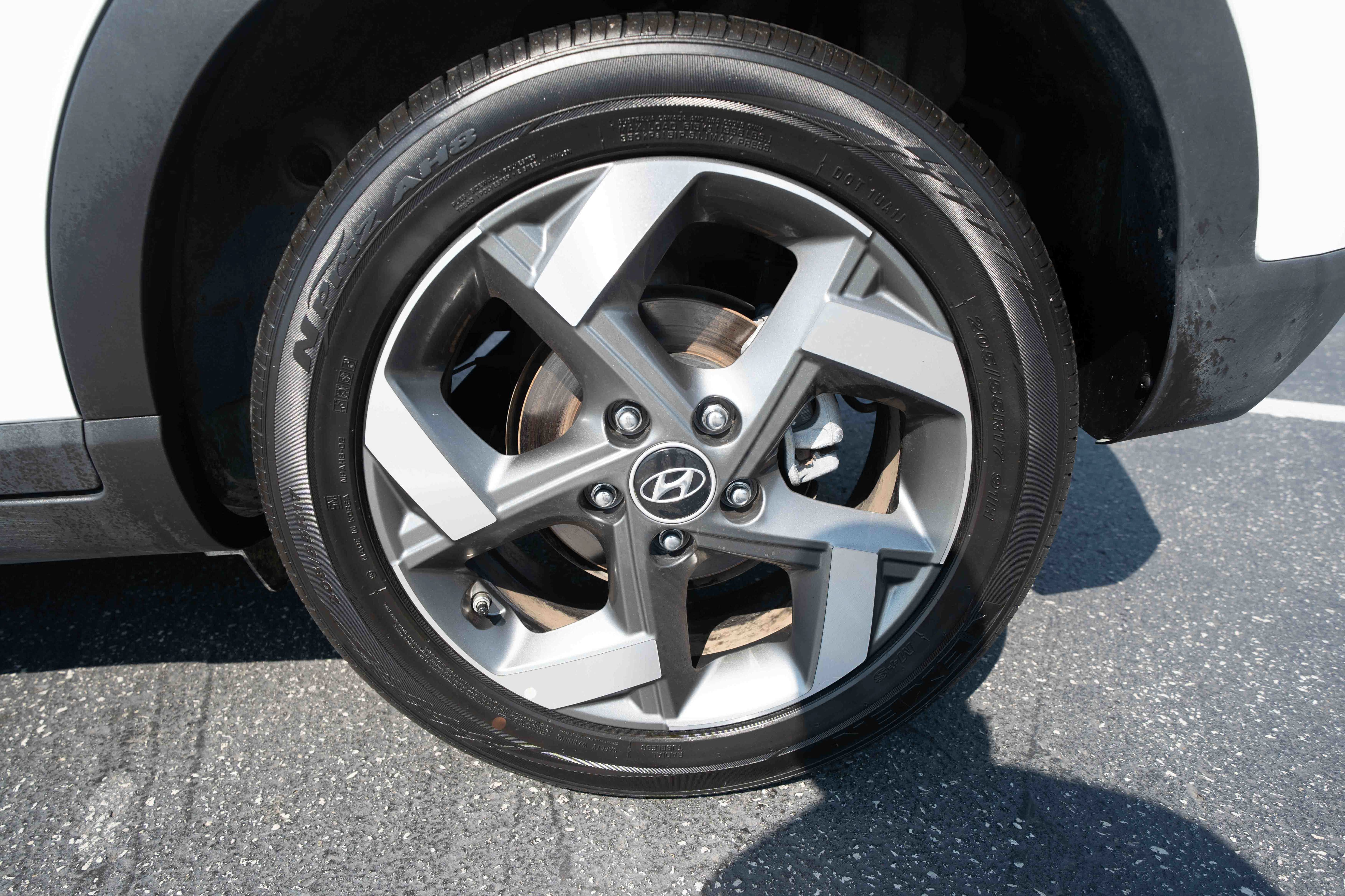 Used 2025 Hyundai Venue SEL FWD image 29