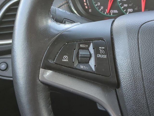 Used 2021 Chevrolet Trax LT w/ Midnight Edition FWD image 27