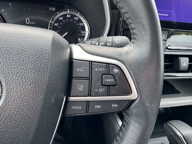 Used 2023 Toyota Highlander XLE AWD/4WD image 21