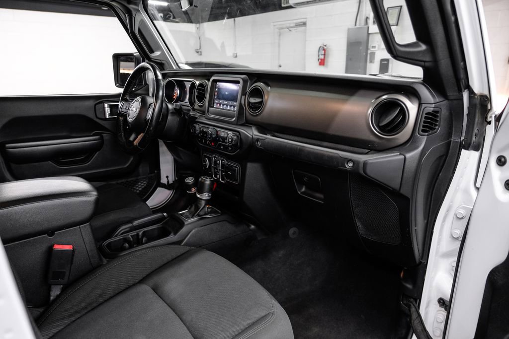 Used 2020 Jeep Gladiator Overland w/ LED Lighting Group AWD/4WD image 16