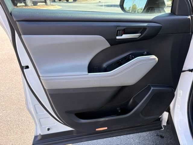 Used 2021 Toyota Highlander XLE AWD/4WD image 27