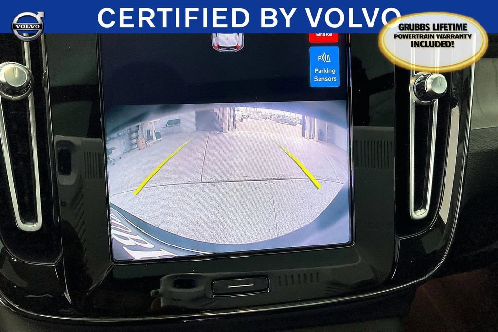 Used 2023 Volvo XC40 B4 Plus image 28