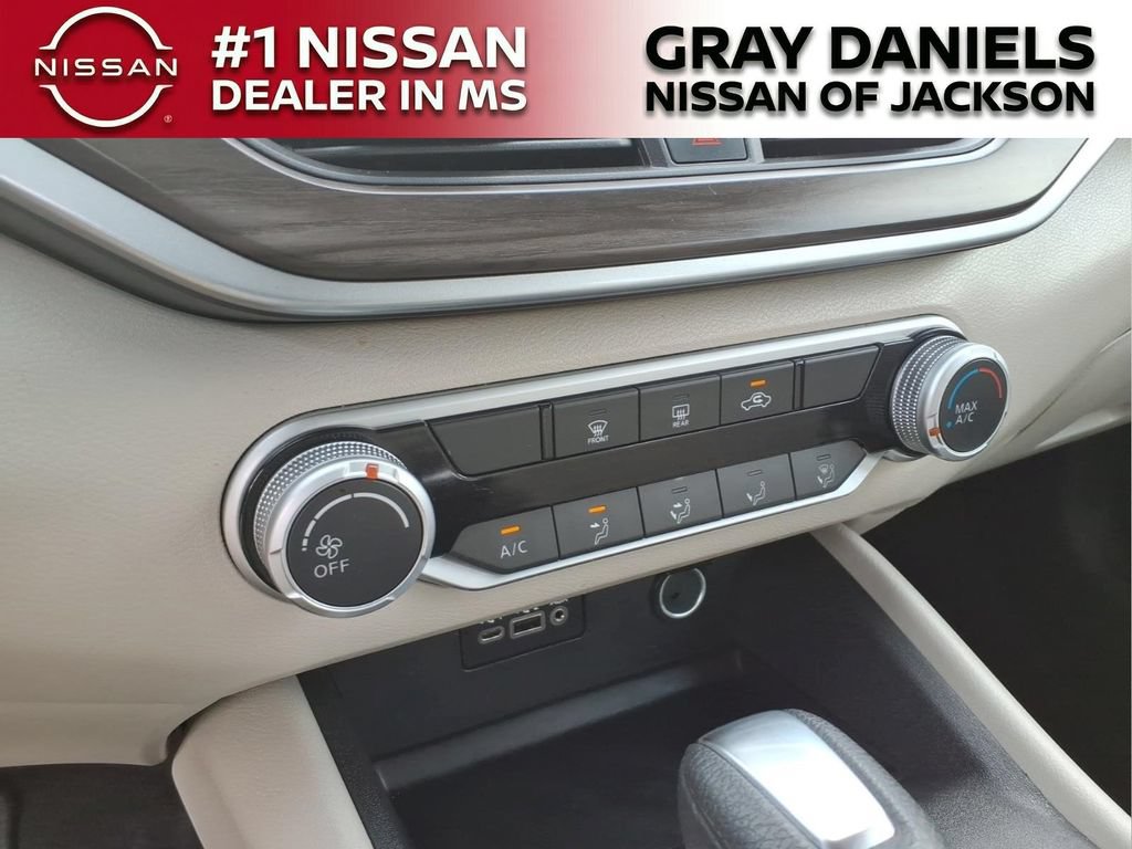 Used 2025 Nissan Altima 2.5 SV FWD image 17