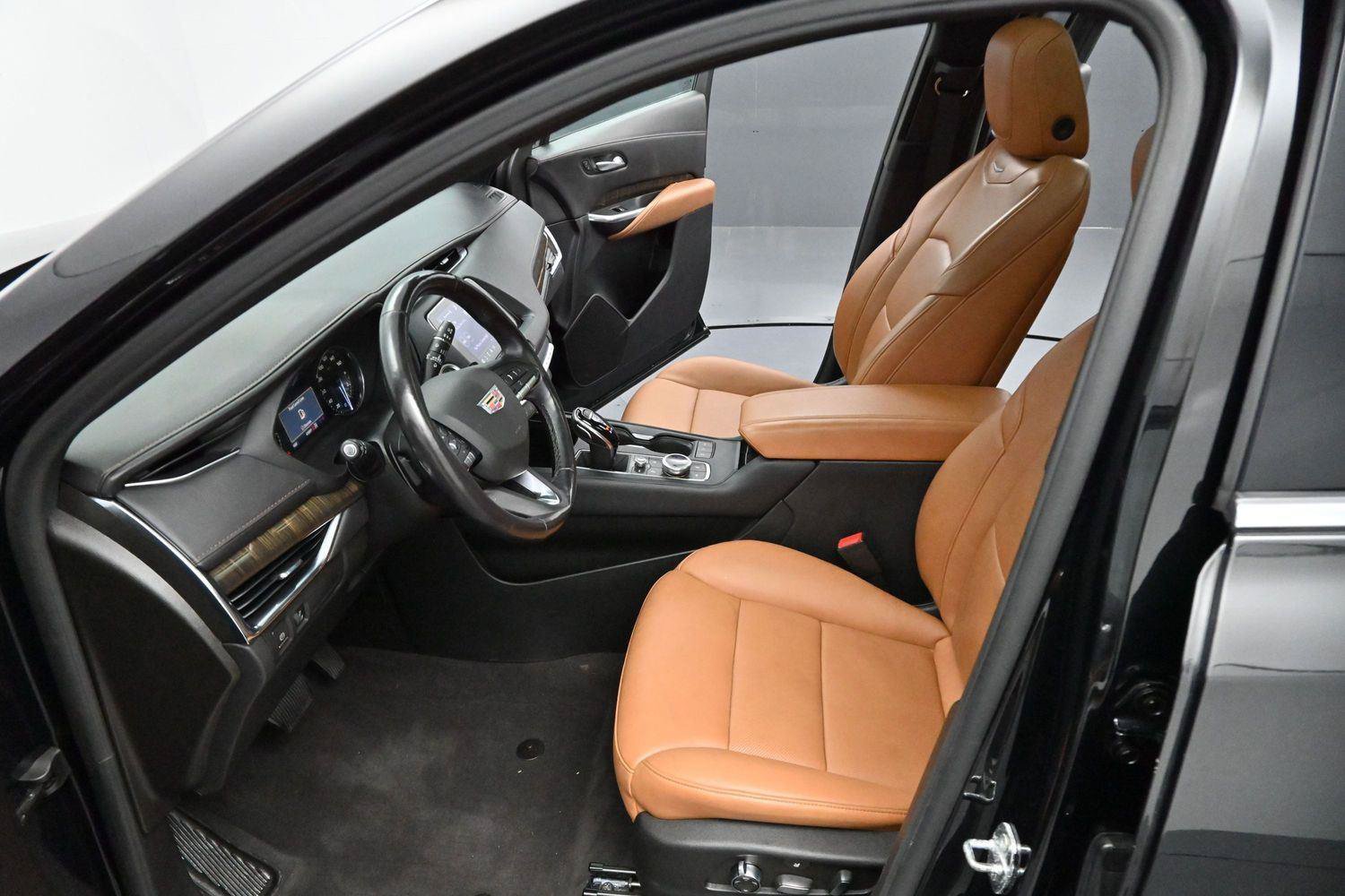 Certified 2022 Cadillac XT4 Premium Luxury w/ Enhanced Visibility Package AWD/4WD image 13