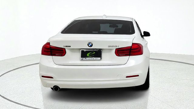 Used 2018 BMW 320i xDrive Sedan AWD/4WD image 7