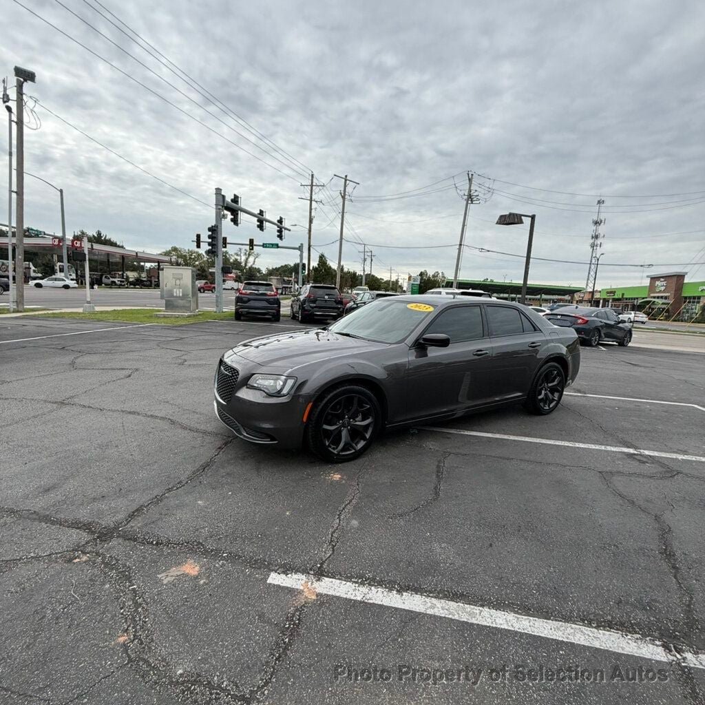 Used 2023 Chrysler 300 Touring w/ Sport Appearance Package RWD image 6