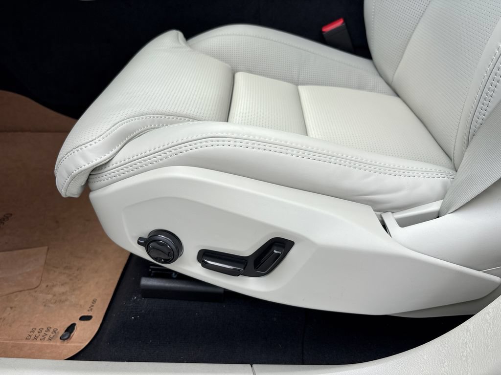 New 2026 Volvo XC60 T8 Ultra w/ Protection Package Premier AWD/4WD image 8