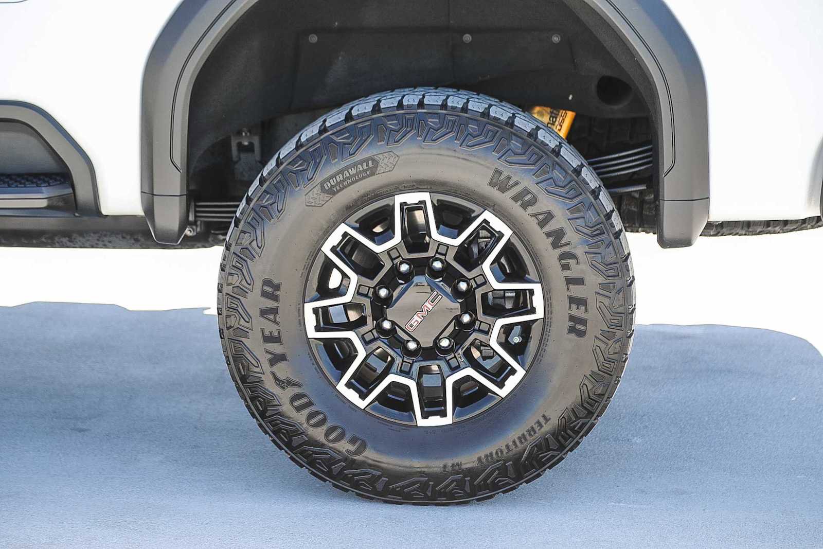 Used 2024 GMC Sierra 2500 AT4X AWD/4WD image 11