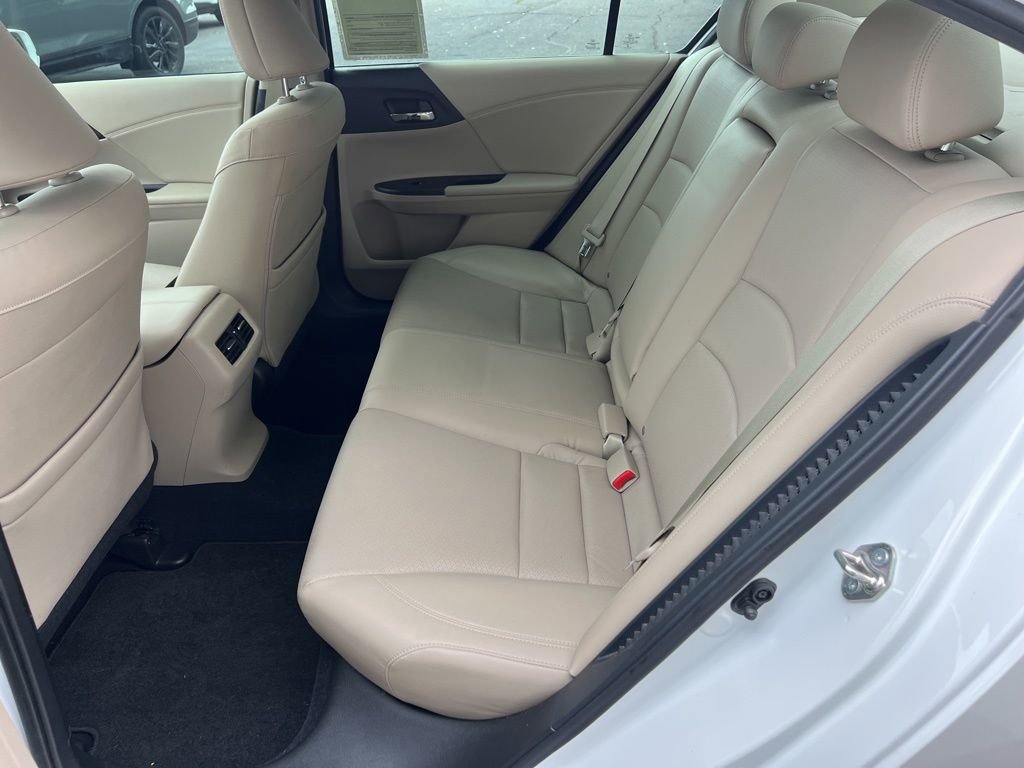 Used 2015 Honda Accord Touring image 17