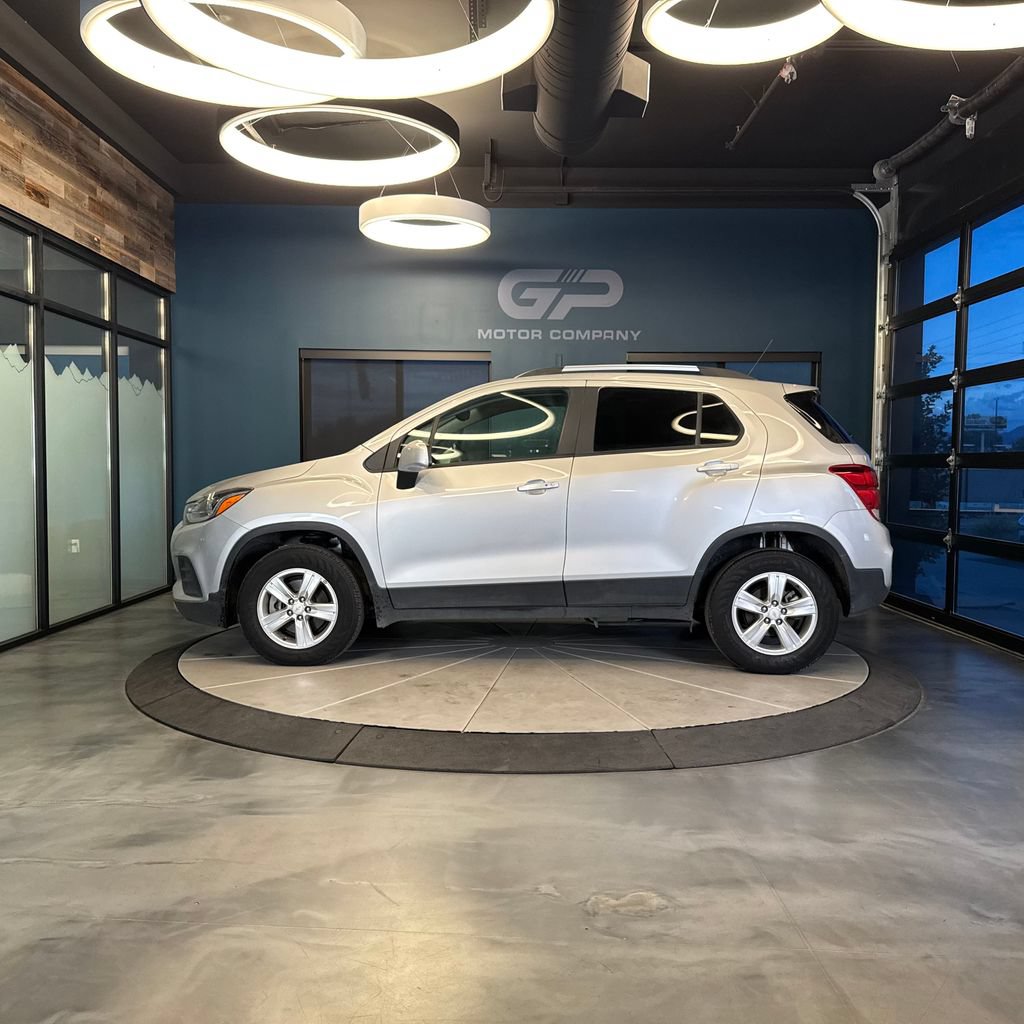Used 2022 Chevrolet Trax LT w/ LT Convenience Package AWD/4WD image 6
