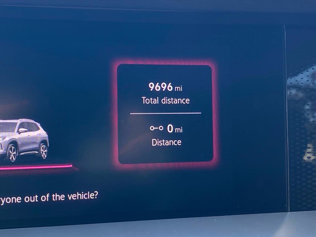 Used 2025 Volkswagen Tiguan SE image 17