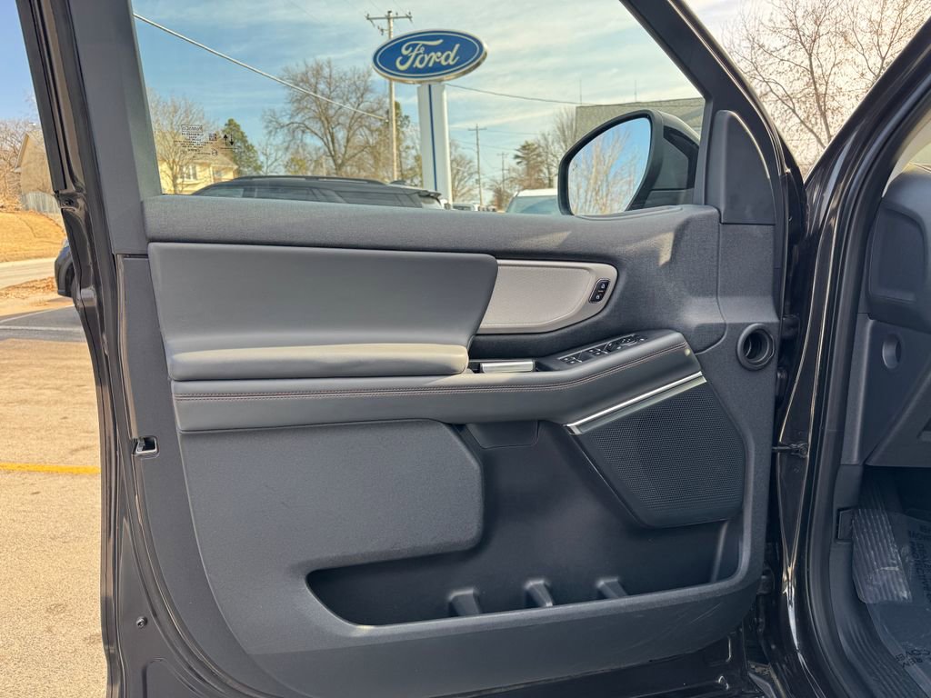 Used 2025 Ford Expedition Active AWD/4WD image 20