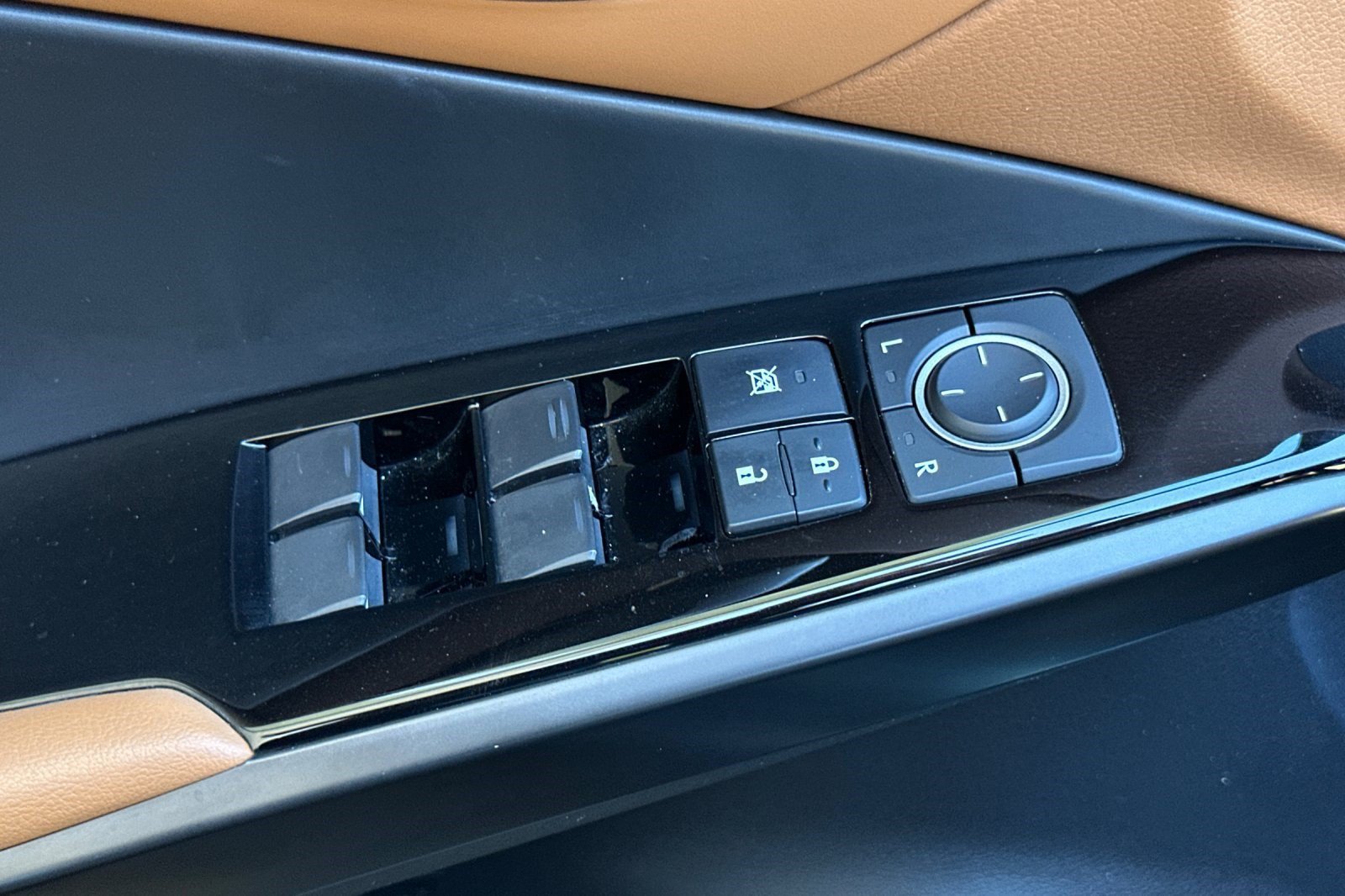 Certified 2025 Lexus IS 300 F Sport RWD image 14