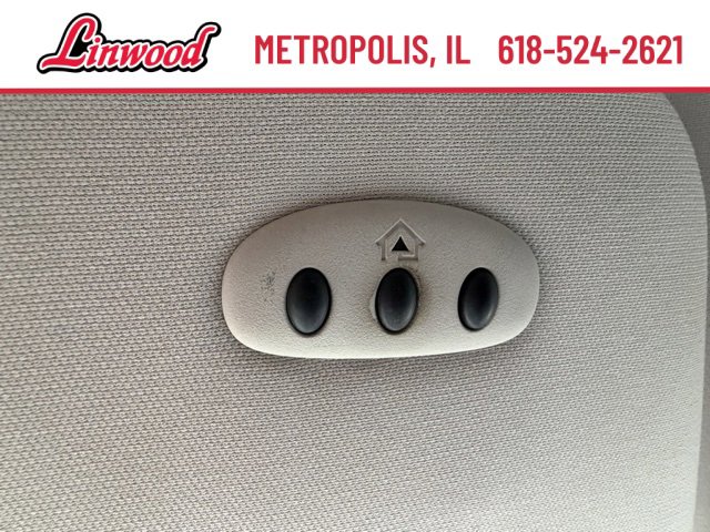 Used 2012 Volkswagen Routan SE image 20