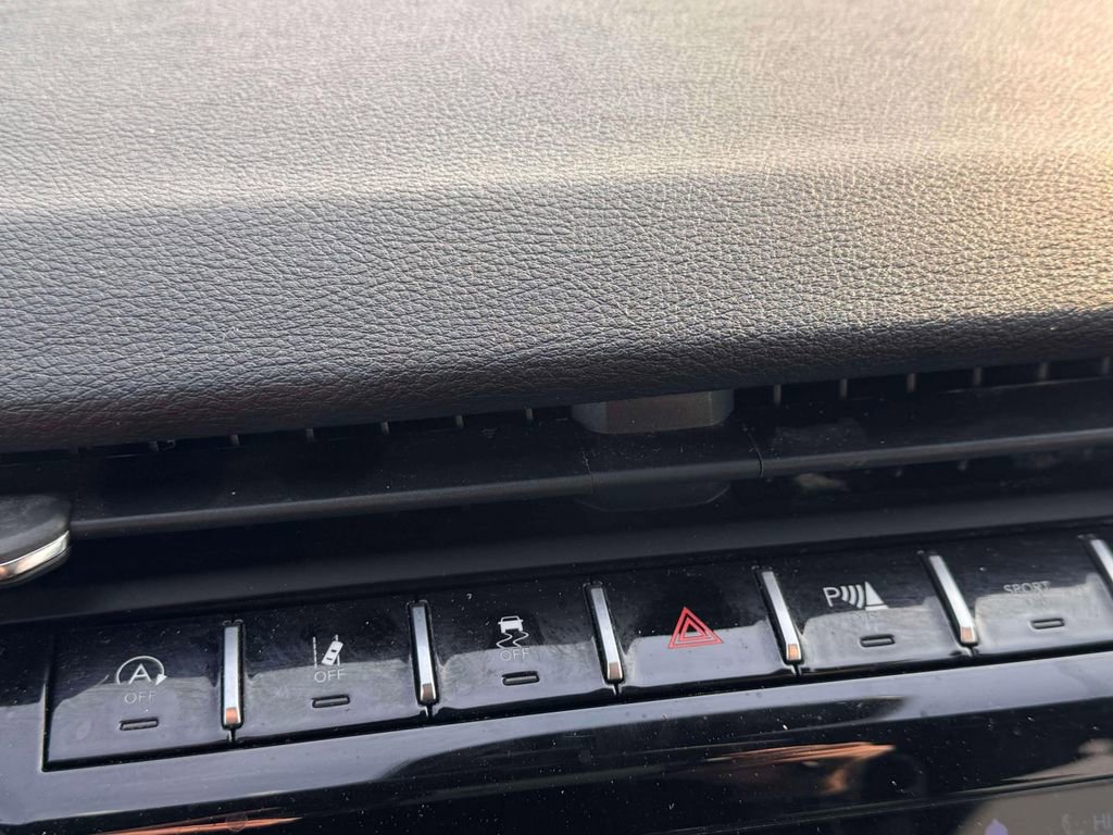 Used 2024 Jeep Grand Cherokee L Laredo image 26