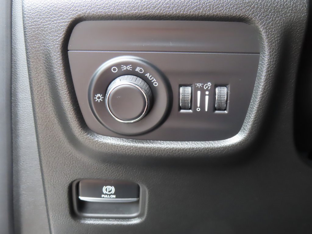 Certified 2024 Jeep Grand Cherokee Altitude image 19