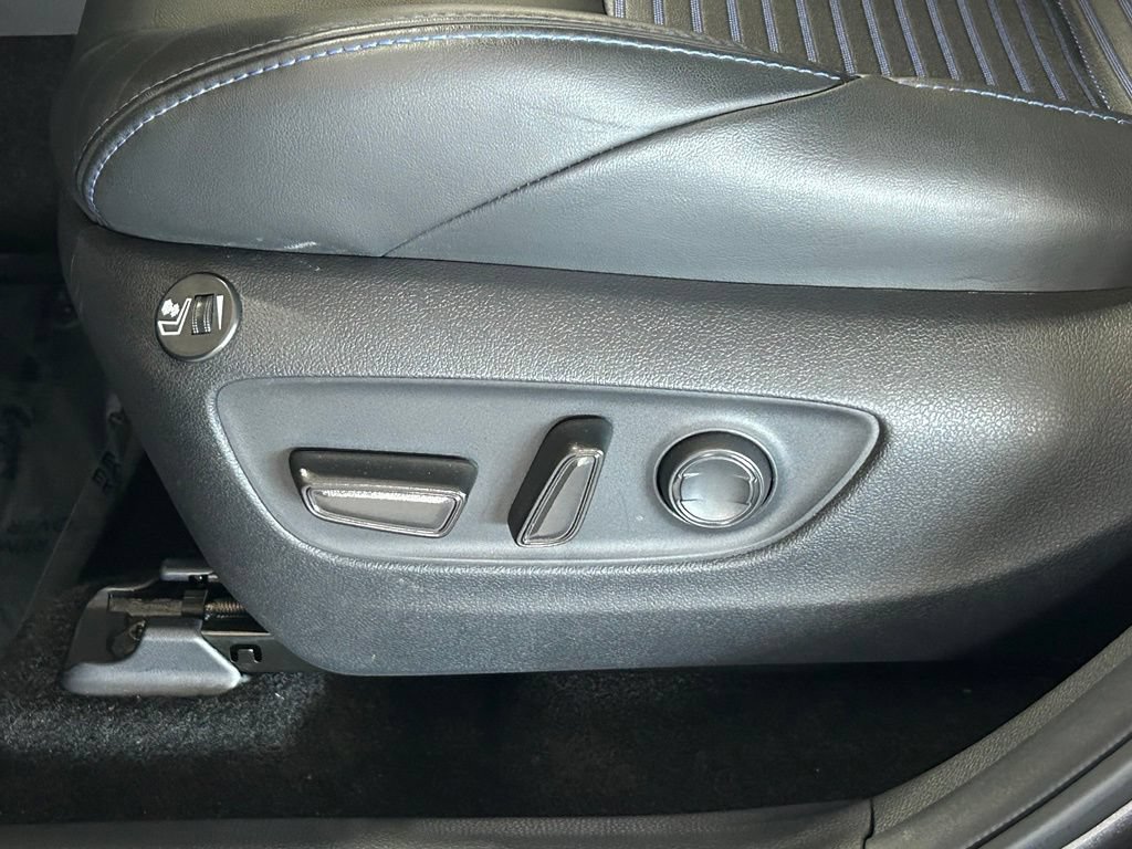 Used 2025 Toyota RAV4 XSE AWD/4WD image 17
