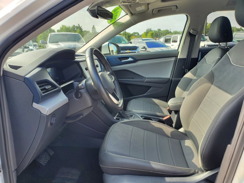 Used 2024 Volkswagen Taos SE AWD/4WD image 15