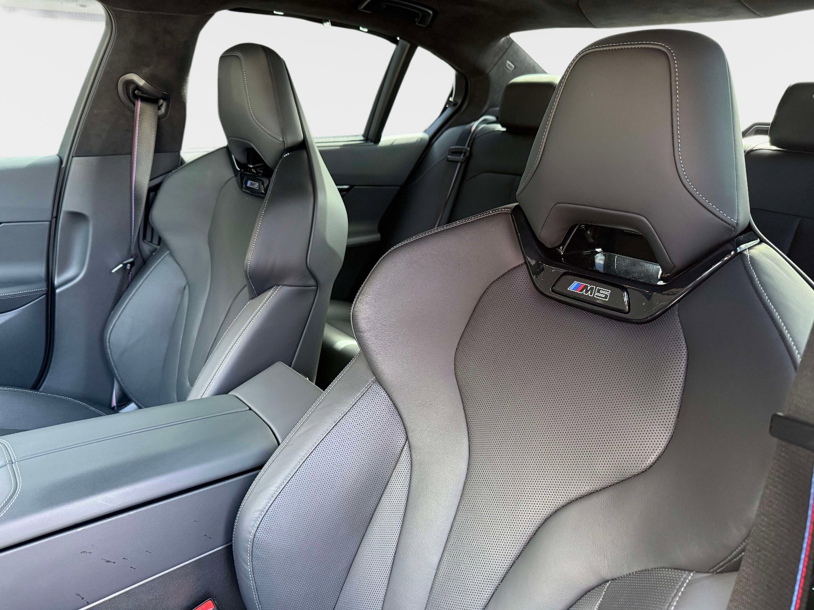 Used 2025 BMW M5 w/ Carbon Package image 39