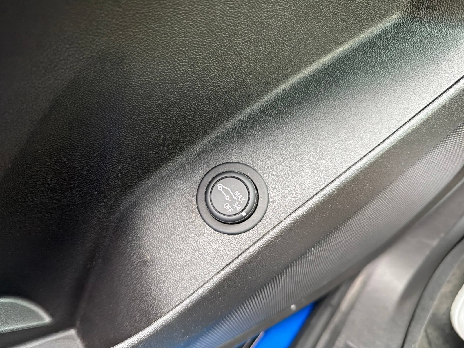 Used 2024 Chevrolet Equinox LT FWD image 23