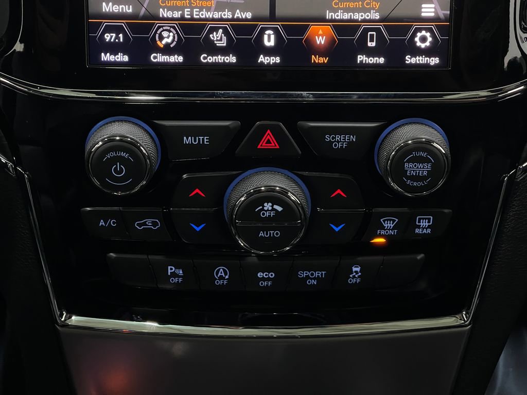 Used 2020 Jeep Grand Cherokee Limited w/ Premium Lighting Group image 25