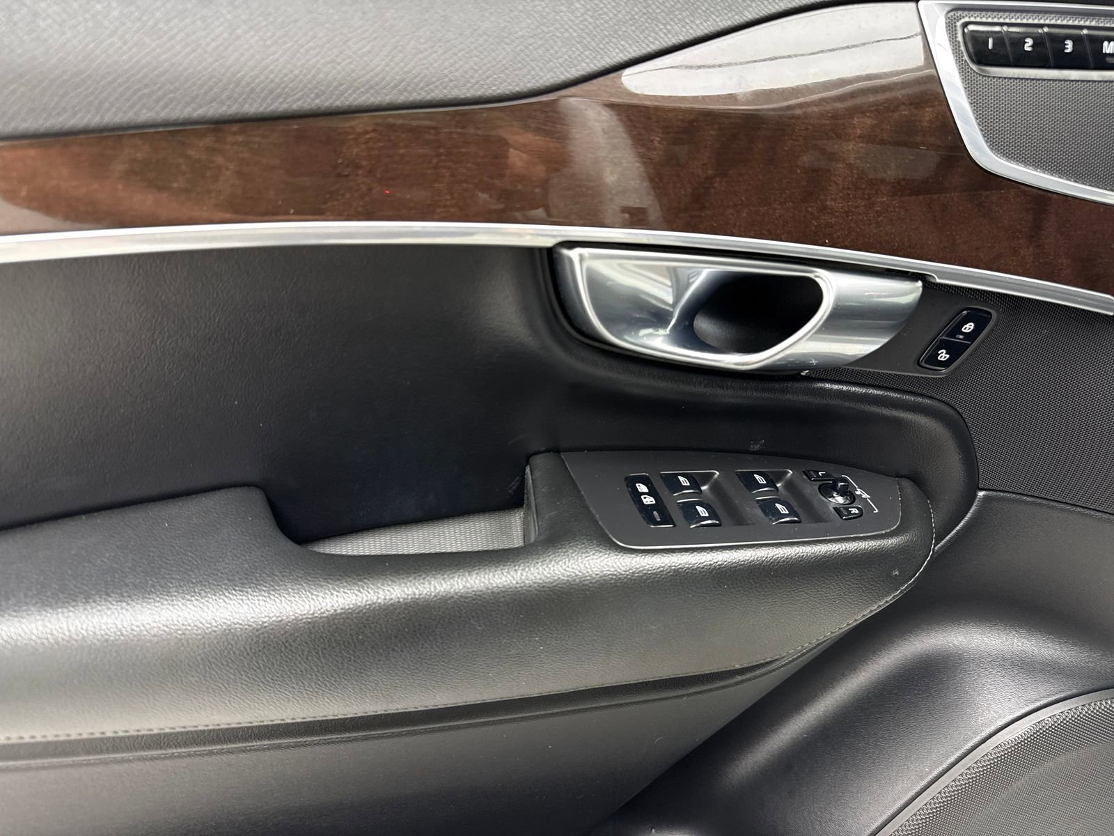 Used 2019 Volvo XC90 T5 Momentum w/ Protection Package Premier FWD image 35