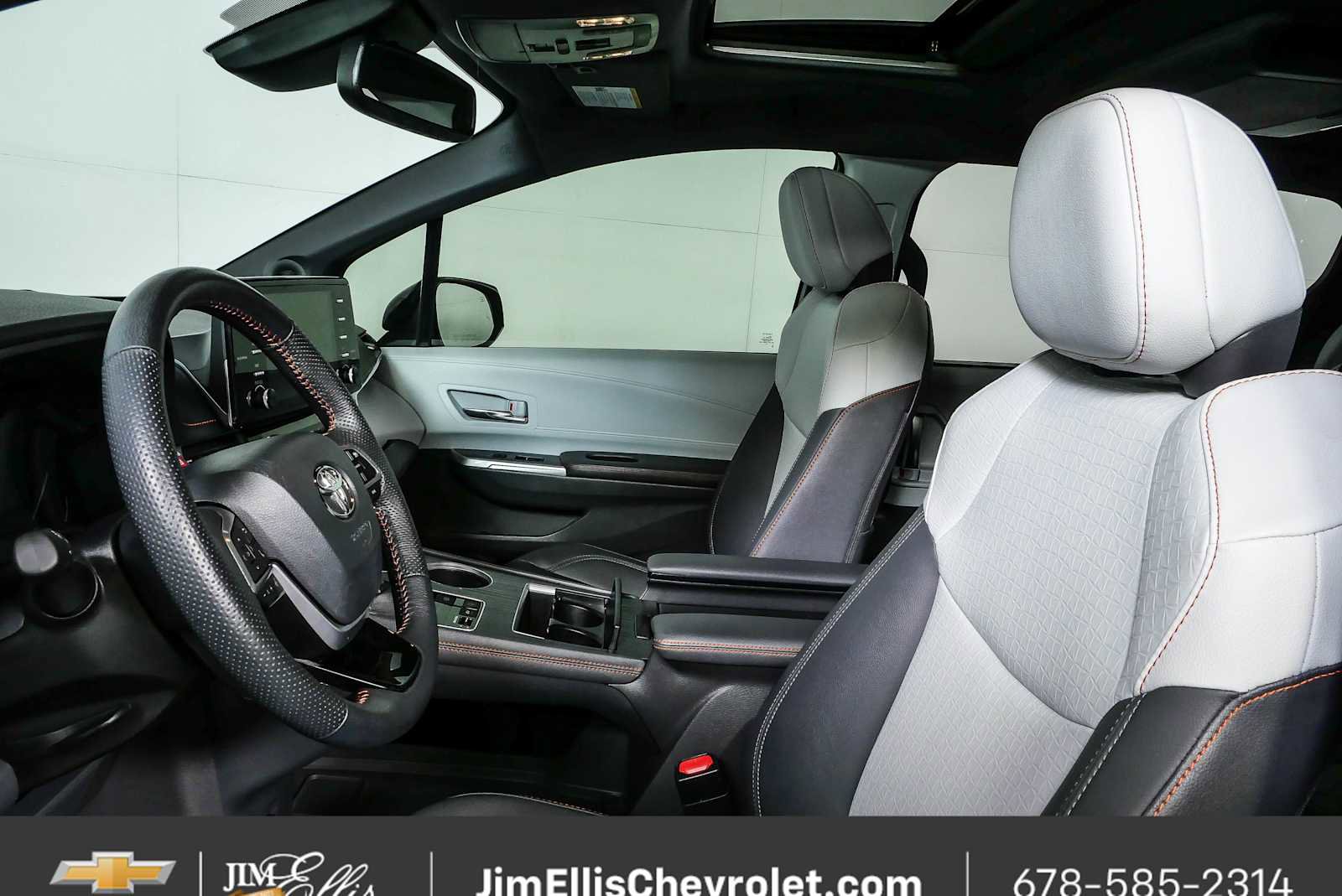 Used 2021 Toyota Sienna XSE w/ XSE Plus Package FWD image 5