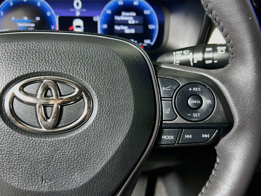 Used 2023 Toyota RAV4 Limited FWD image 17