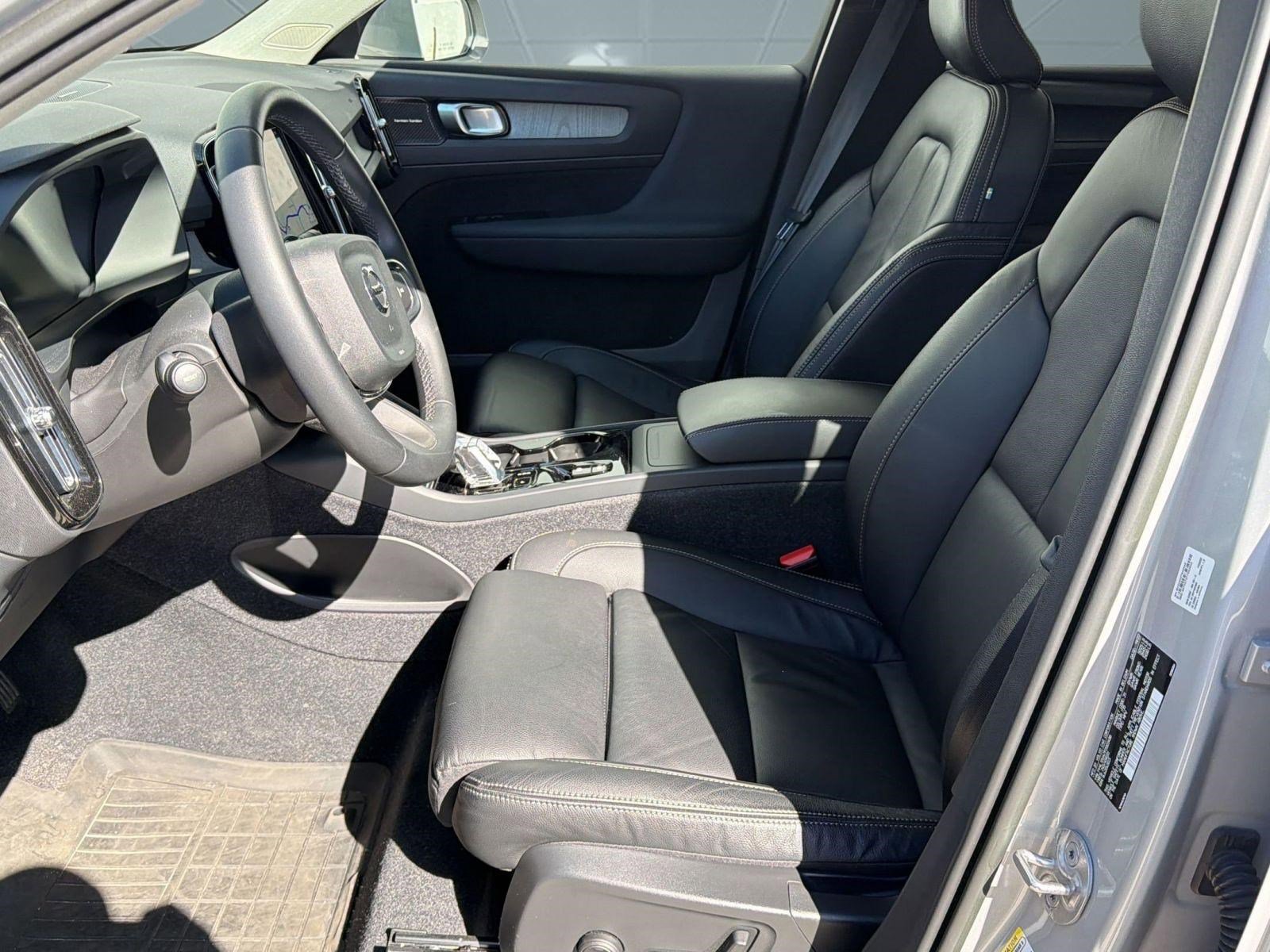 Certified 2023 Volvo XC40 B5 Ultimate w/ Protection Package Premier image 5