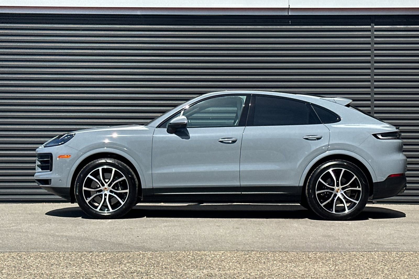 Used 2025 Porsche Cayenne S image 2