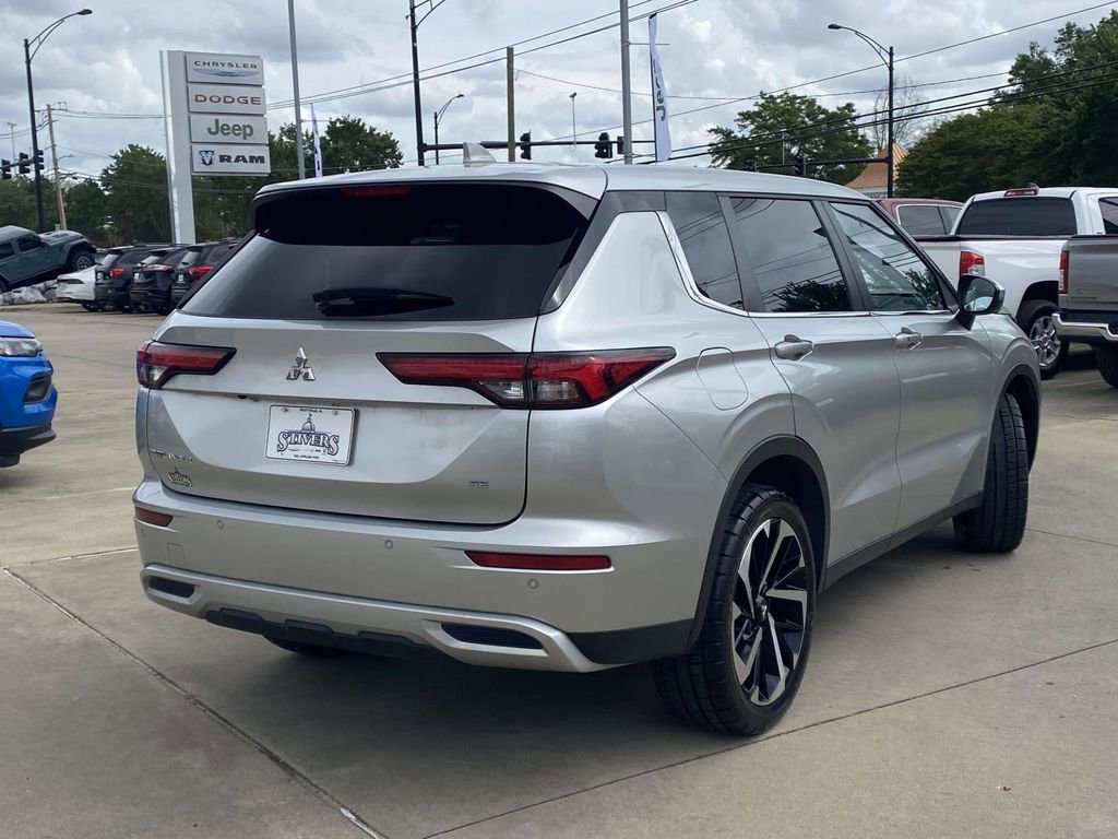 Used 2023 Mitsubishi Outlander SE image 42