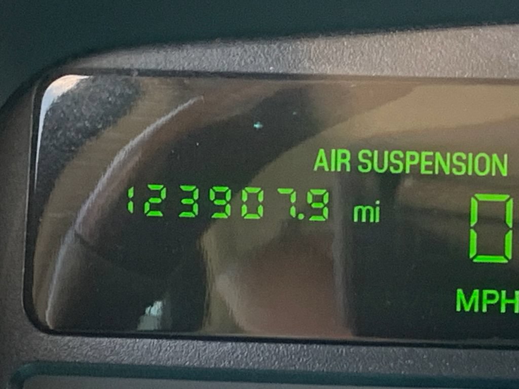 Used 2004 Lincoln Town Car Ultimate RWD image 9