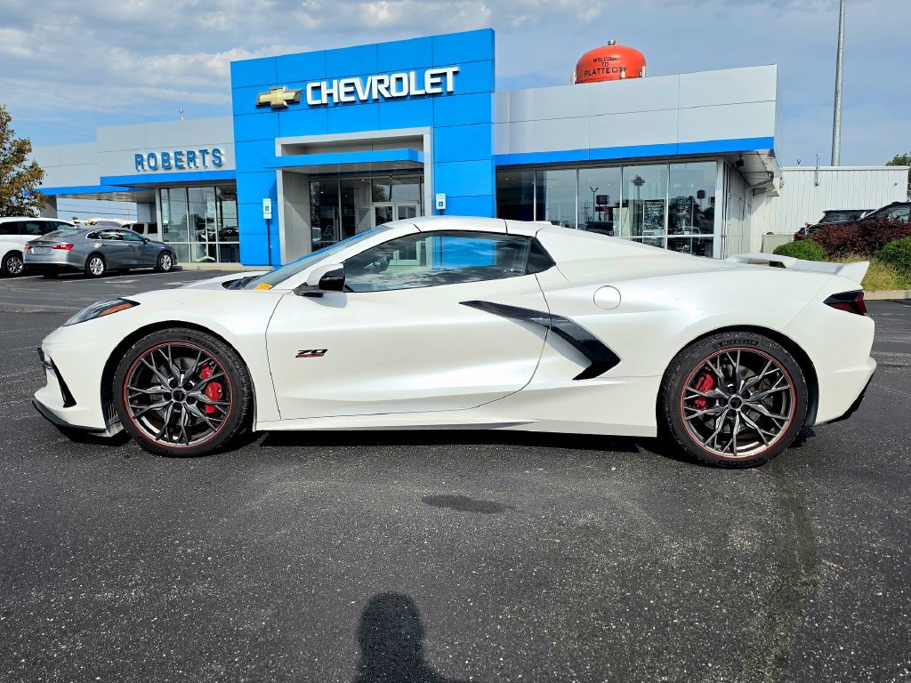 Used 2023 Chevrolet Corvette Stingray Premium Conv w/ Z51 Performance Package RWD image 3