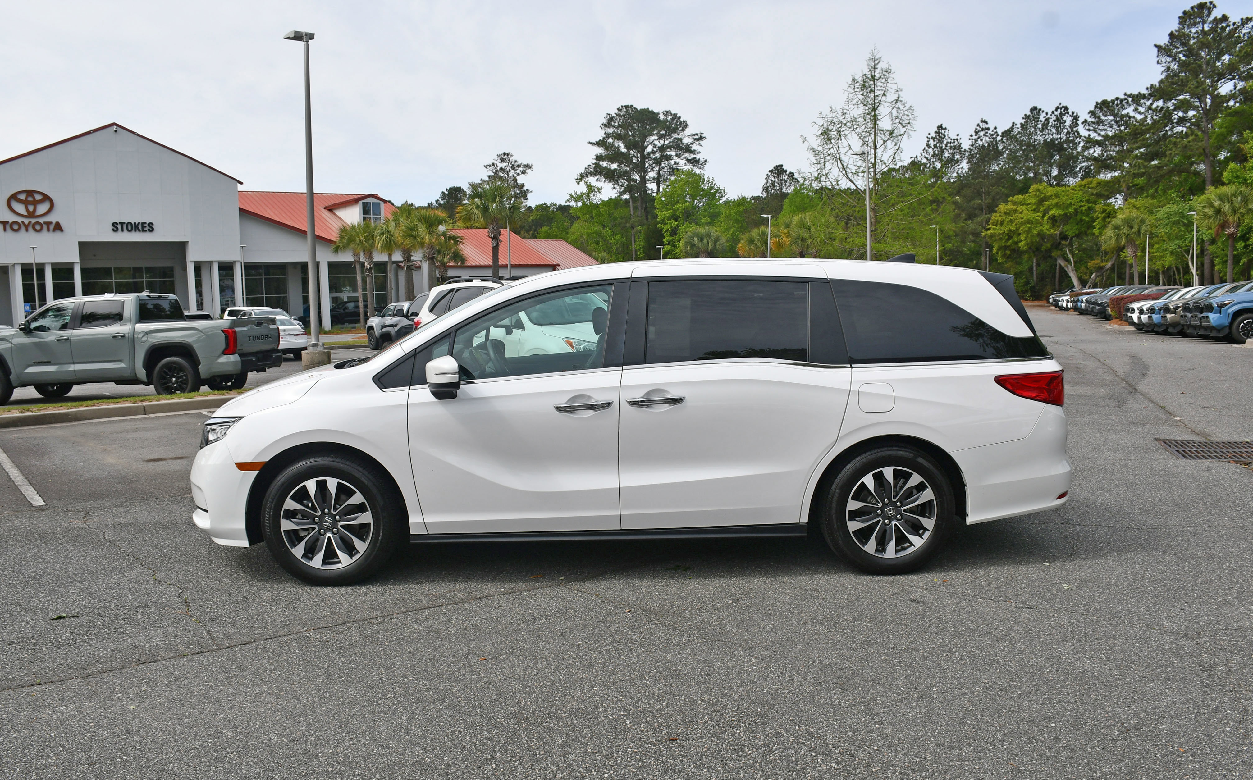 Used 2024 Honda Odyssey EX-L image 2