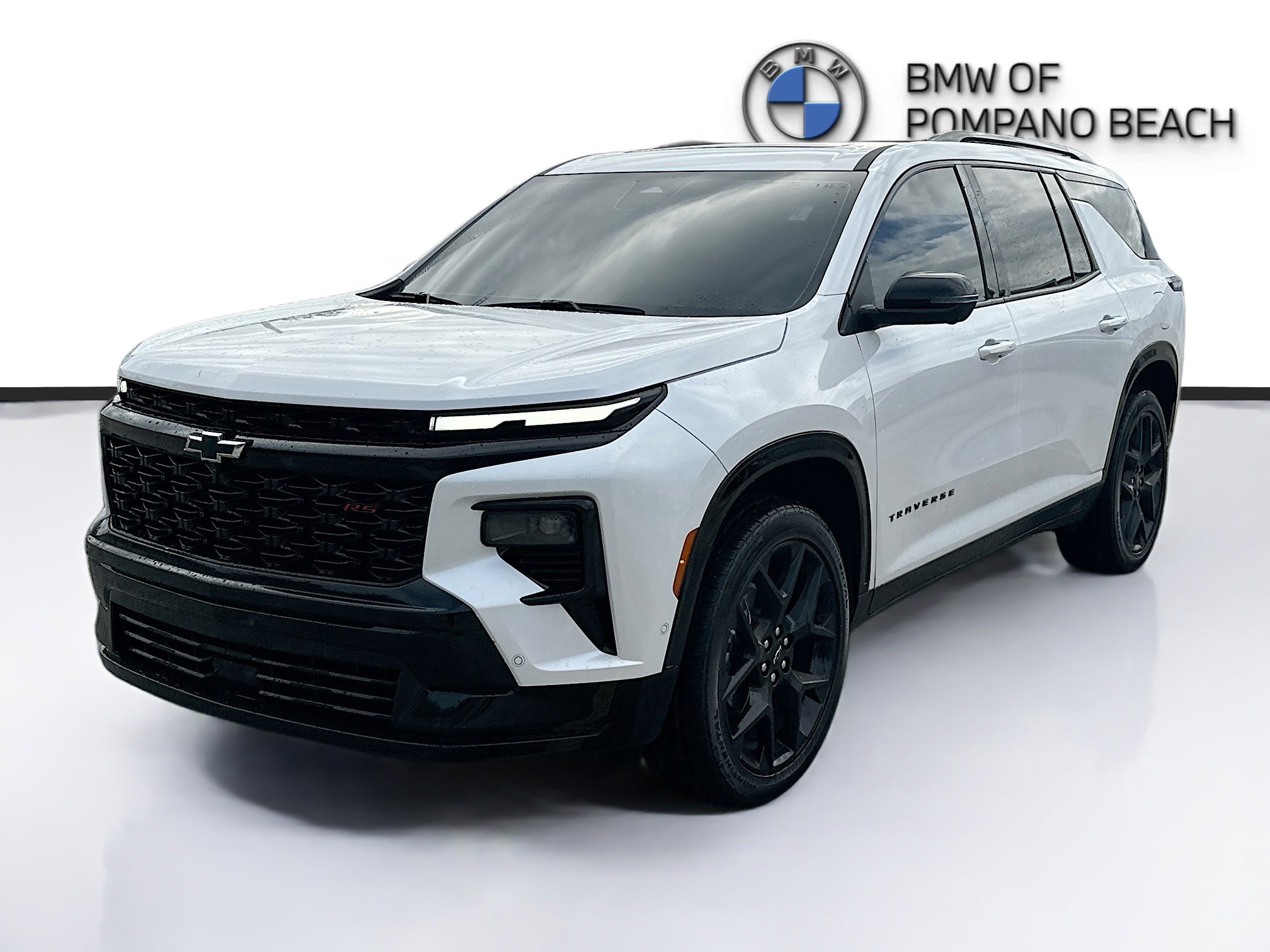 Used 2025 Chevrolet Traverse RS image 3