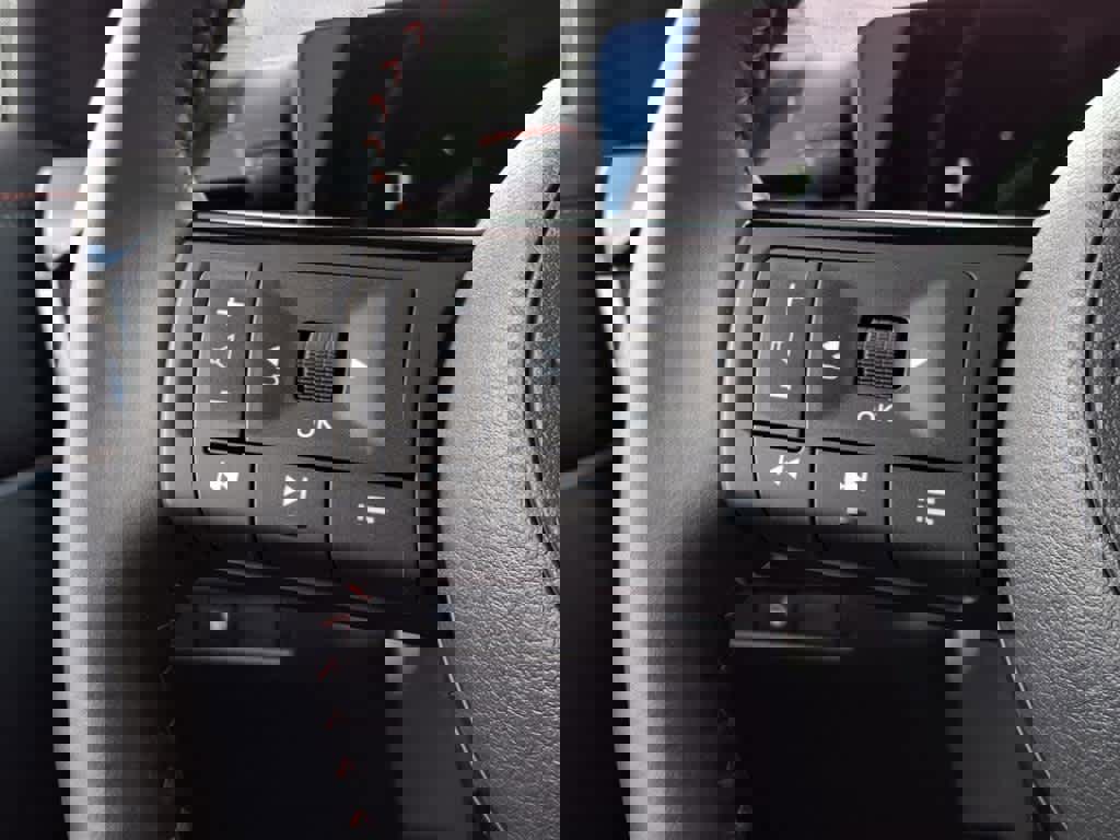 New 2025 Nissan Kicks SR image 20