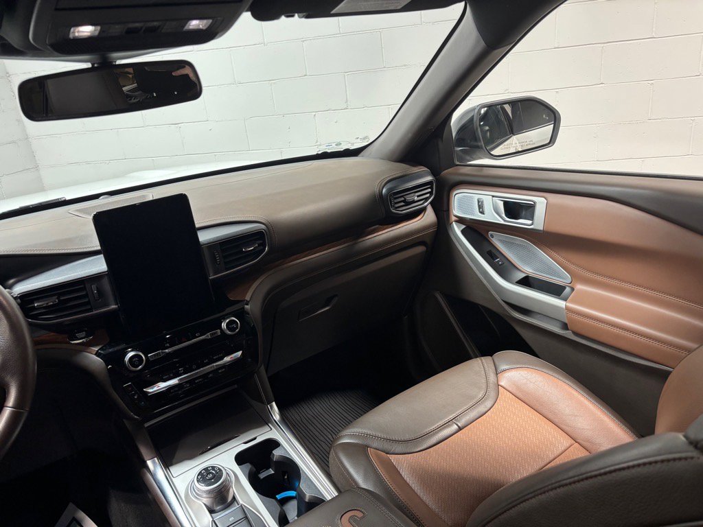 Used 2021 Ford Explorer King Ranch w/ Premium Technology Package image 36