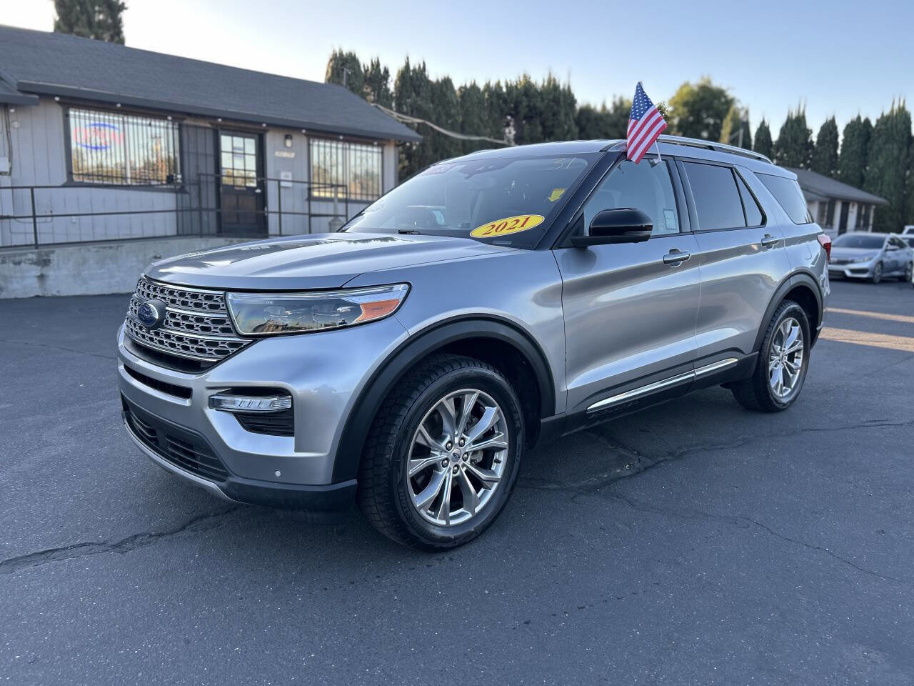 Used 2021 Ford Explorer Limited w/ Equipment Group 301A image 4