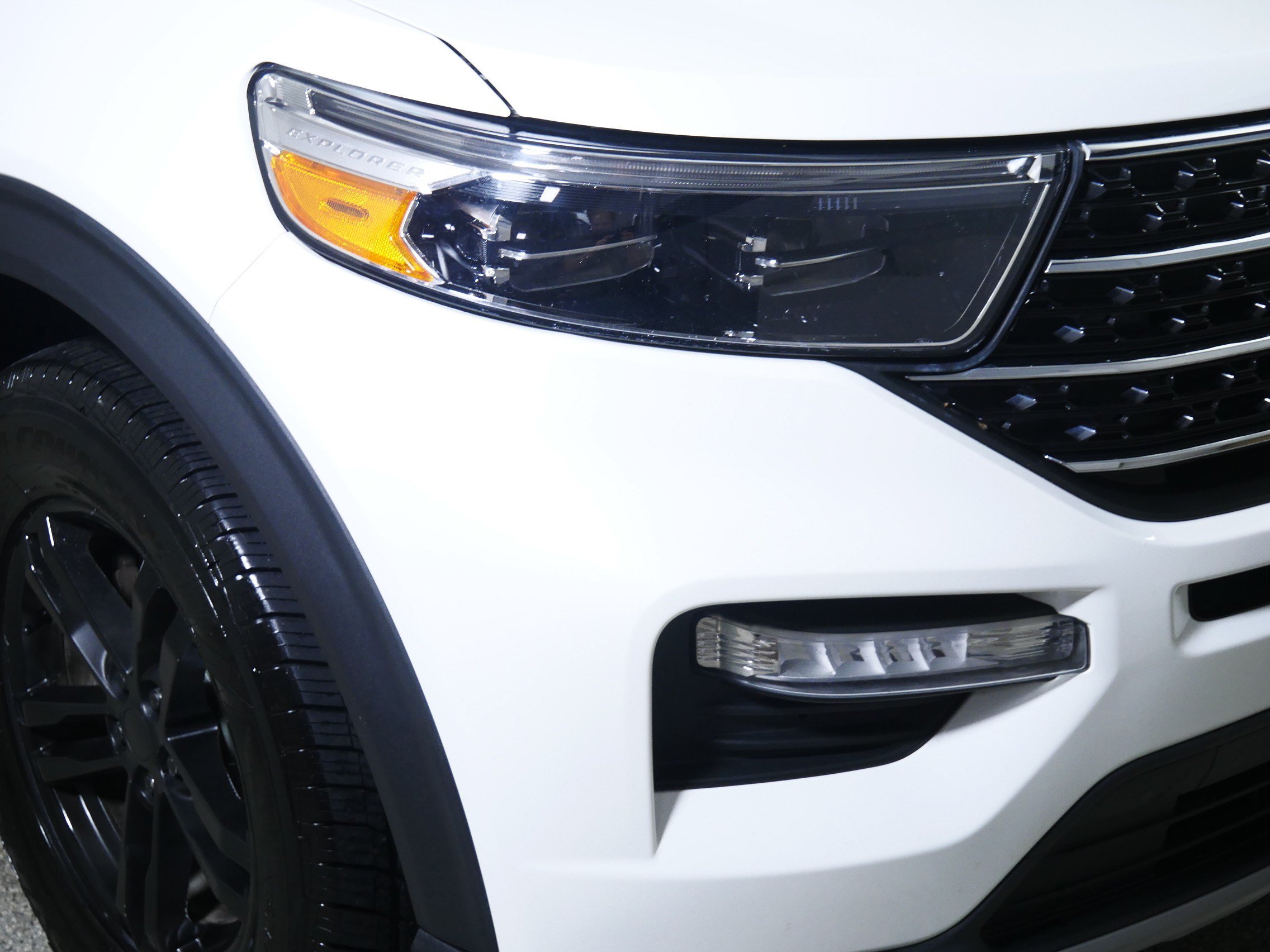 Used 2020 Ford Explorer XLT w/ Equipment Group 202A AWD/4WD image 16