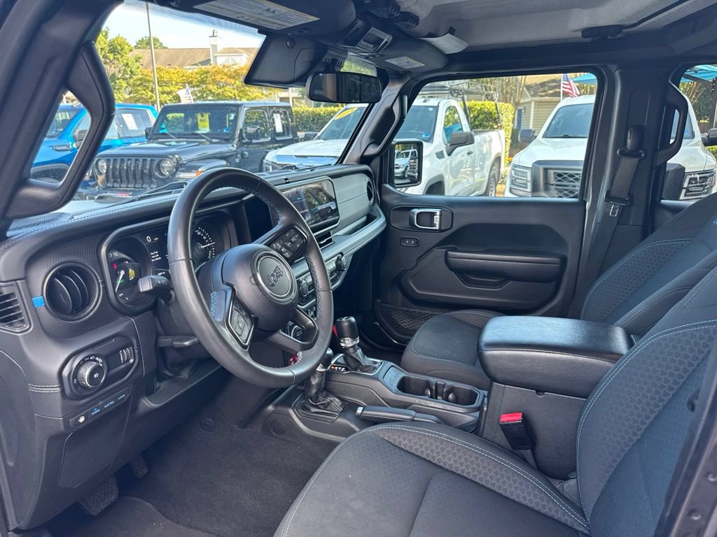 Used 2024 Jeep Wrangler Unlimited Rubicon 4xe AWD/4WD image 13