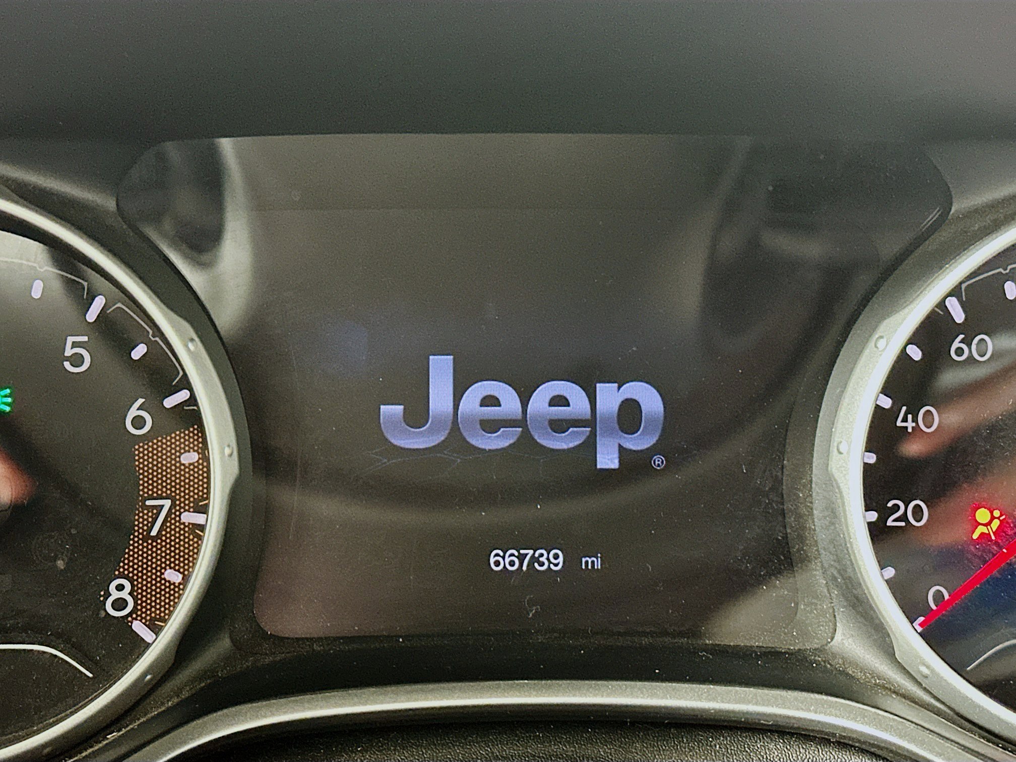 Used 2018 Jeep Compass Latitude w/ Popular Equipment Group FWD image 18
